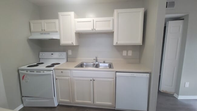 Building Photo - 1 month free, Call for details!!! "Cozy 2-Bedroom Retreat with Full Bath in Prime Huntsville Loca...