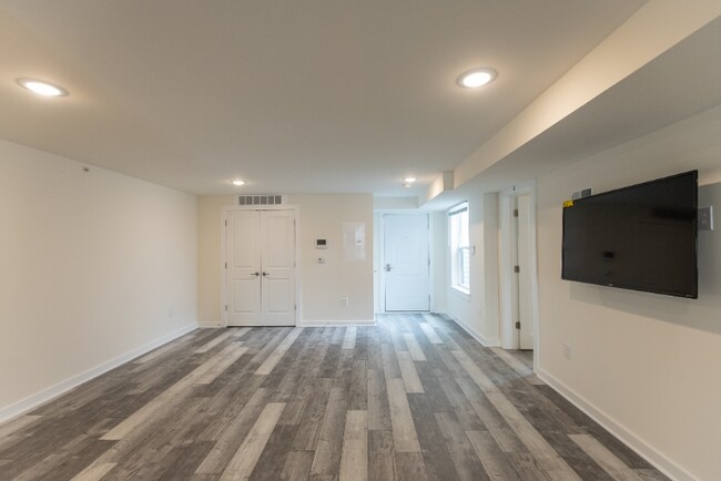 Building Photo - 3209 Spring Garden St