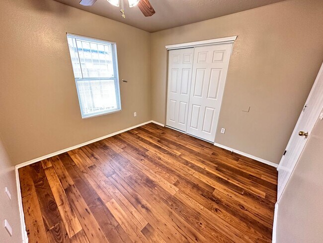Building Photo - 3 Bedroom 2 Bathroom with 2 Car Garage