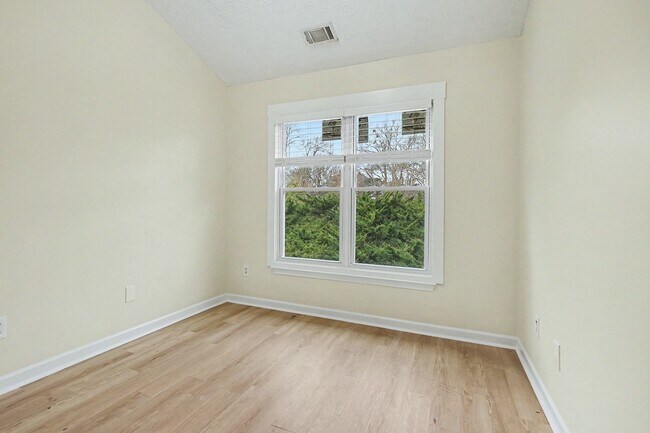 Building Photo - 2545 Walden Lake Dr