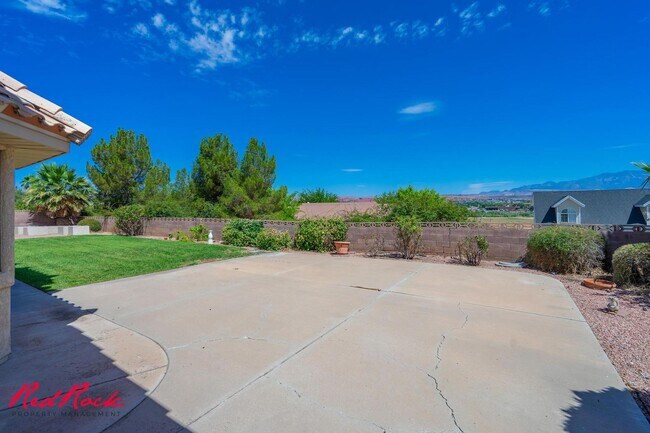 Building Photo - Spacious 6 Bedroom Home with a Balcony!