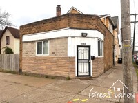 Building Photo - 1563 Waterman St