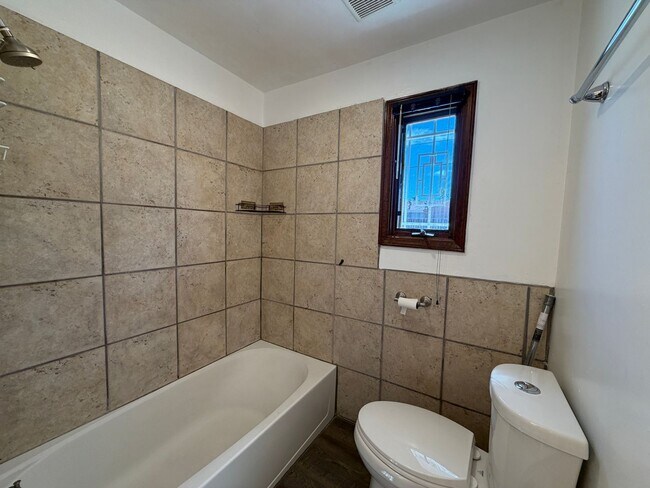 Building Photo - 2838 La Veta Dr