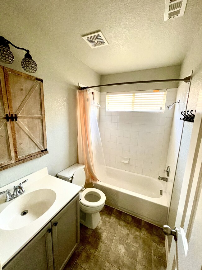 Building Photo - 659 Tom Kemp Dr