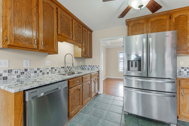 Building Photo - 103 Springview Ln