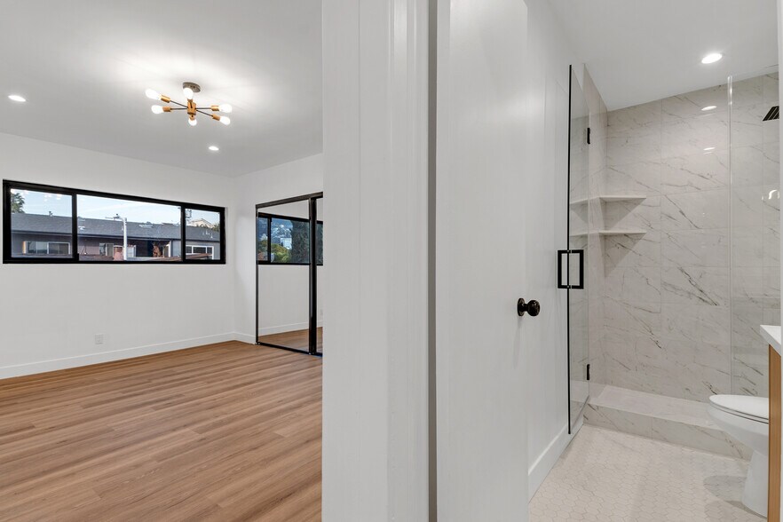 Building Photo - 950 Havenhurst Dr