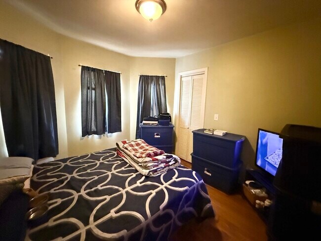 Building Photo - 4043 Washington St