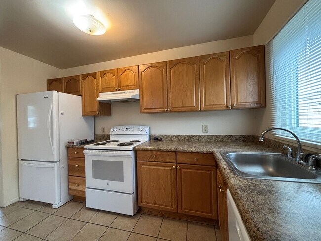 Building Photo - Charming home in Denver with 1-car garage.