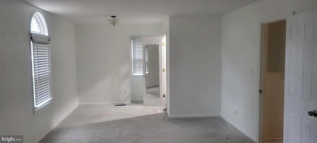 Building Photo - 2133 Hallmark Dr