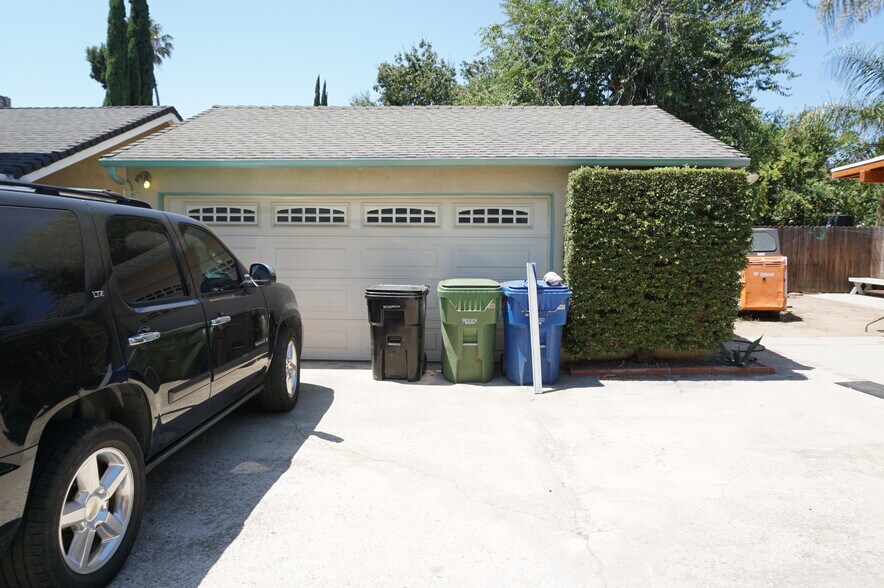 Building Photo - 10333 Jordan Ave