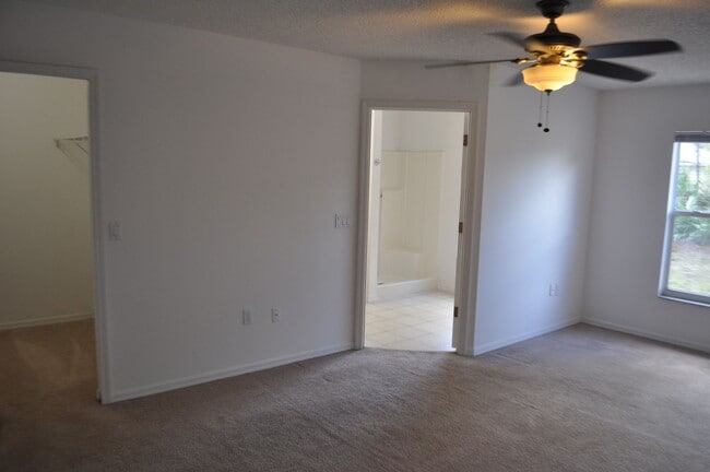 Building Photo - 3 Bedroom 2 Bath Home in Lehigh Woods