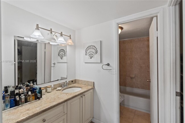 Building Photo - 1351 NE Miami Gardens Dr