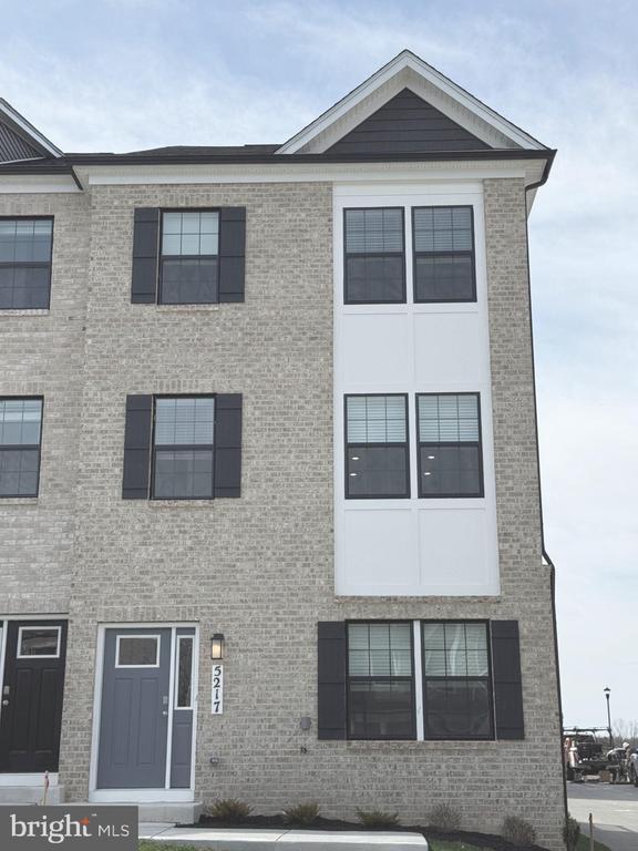 Building Photo - 5217 Manor Park Dr