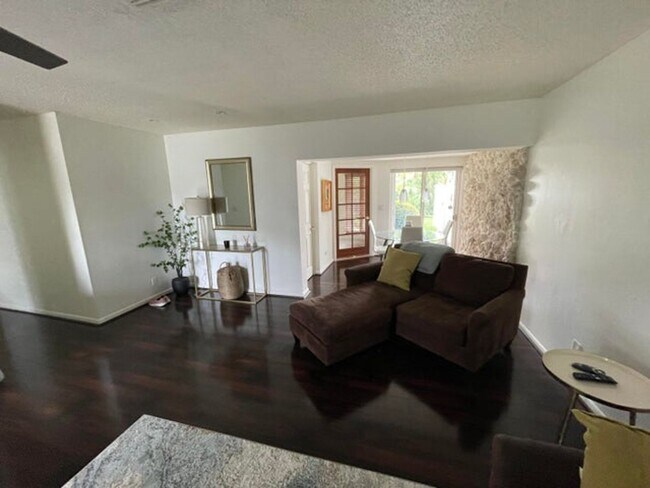 Building Photo - 208 Sims Creek Dr