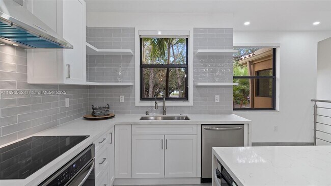 Building Photo - 15533 N Miami Lakeway