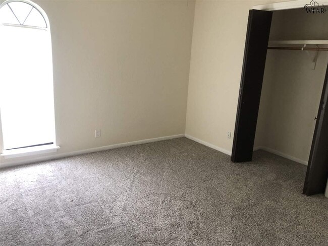 Building Photo - 5119 Edgecliff Dr