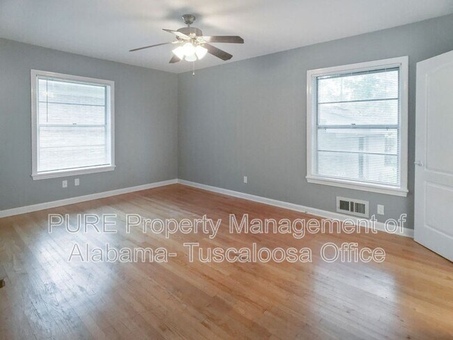 Building Photo - 1208 38th Ave E