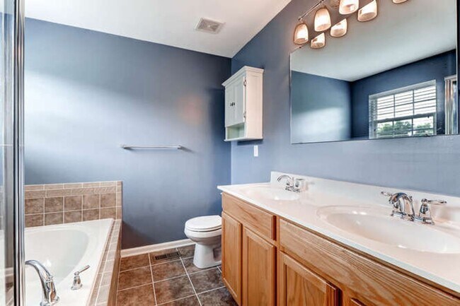 Building Photo - Large Single Family Home Near APG!