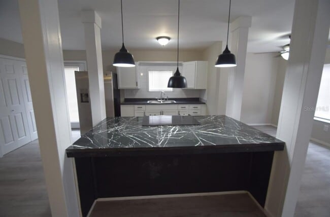 Building Photo - 3134 Skyview Dr