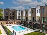 Building Photo - 1902 N Carroll Ave