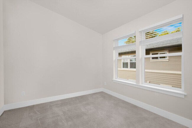 Building Photo - Efficient and Updated Townhouse Ready for Move-in!