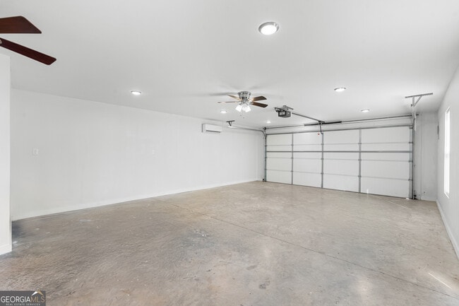 Building Photo - 1811 Old Carriage Trail