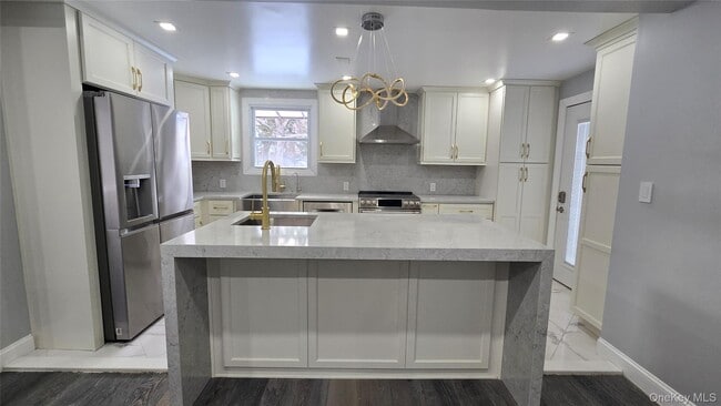 Building Photo - 80-06 209th St