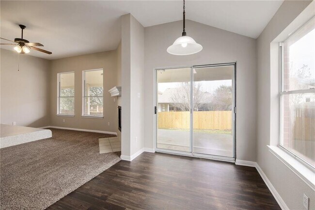 Building Photo - 1608 Bush Coat Ln