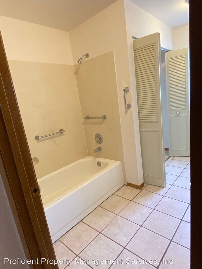 Building Photo - 203 Macon Ave