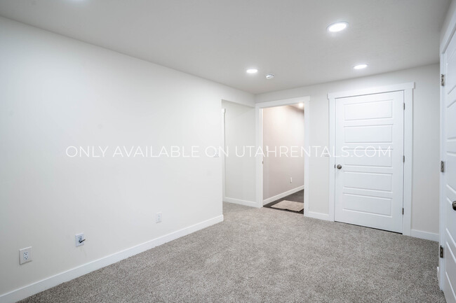 Building Photo - 6459 W Arranmore Dr