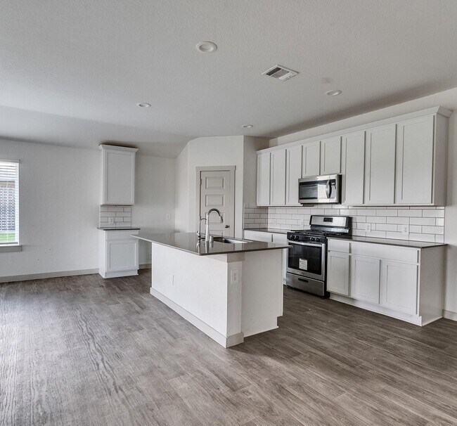 Building Photo - 14510 Rain Tree Dr