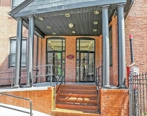 Building Photo - 10 Weston Ave