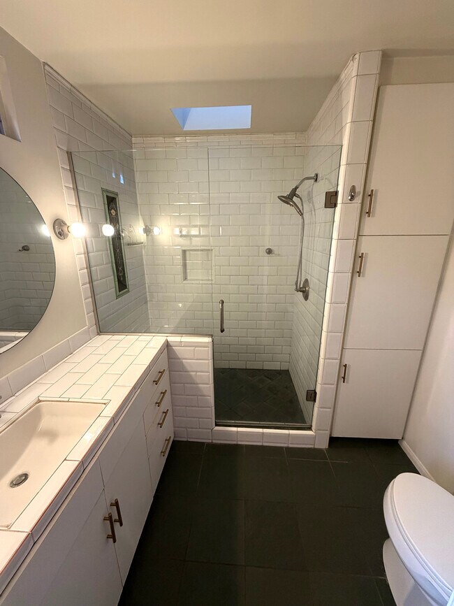 Bathroom - 622 Venezia Ave