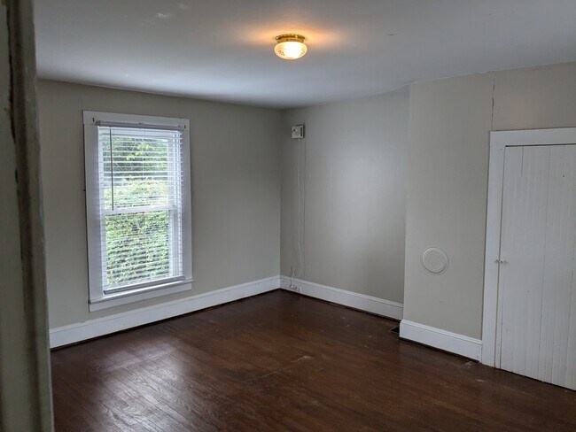 Building Photo - 301 Pendleton St