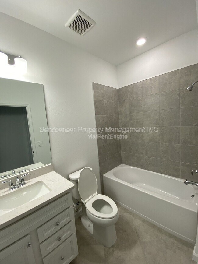 Building Photo - 6136 Baywood Ct