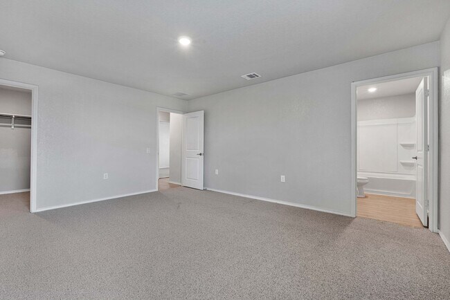 Building Photo - Charming 3 Bed 2 Bath Home in Mission Del Lago