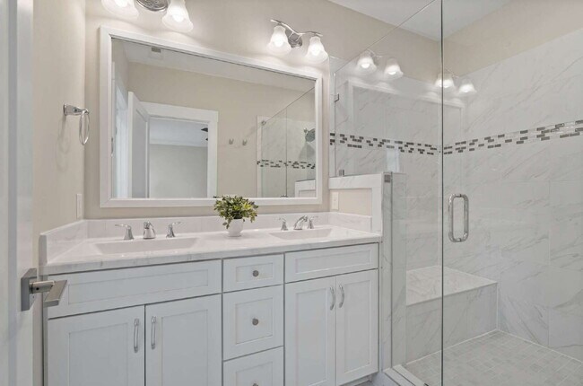 Building Photo - Luxury Townhome with Elevator and Rooftop Terrace