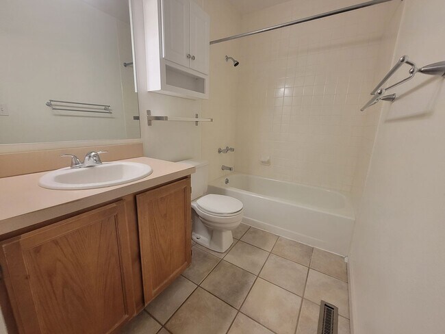 Building Photo - Fresh Boulder 1 Bedroom Condo for Rent wit...