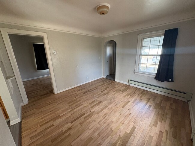 Building Photo - Centrally Located 3 bedroom home