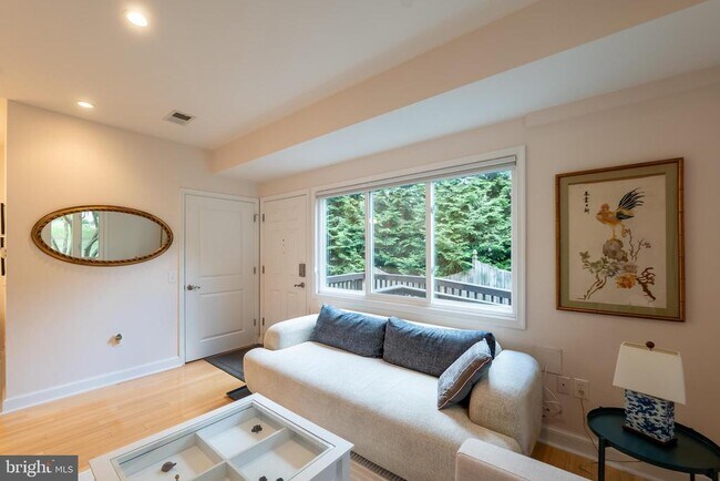 Building Photo - 4614 ROXBURY Dr