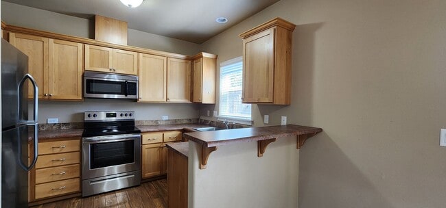 Building Photo - Luxurious Duplex in Corvallis