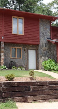 Building Photo - 1723 Wynndowne Trail