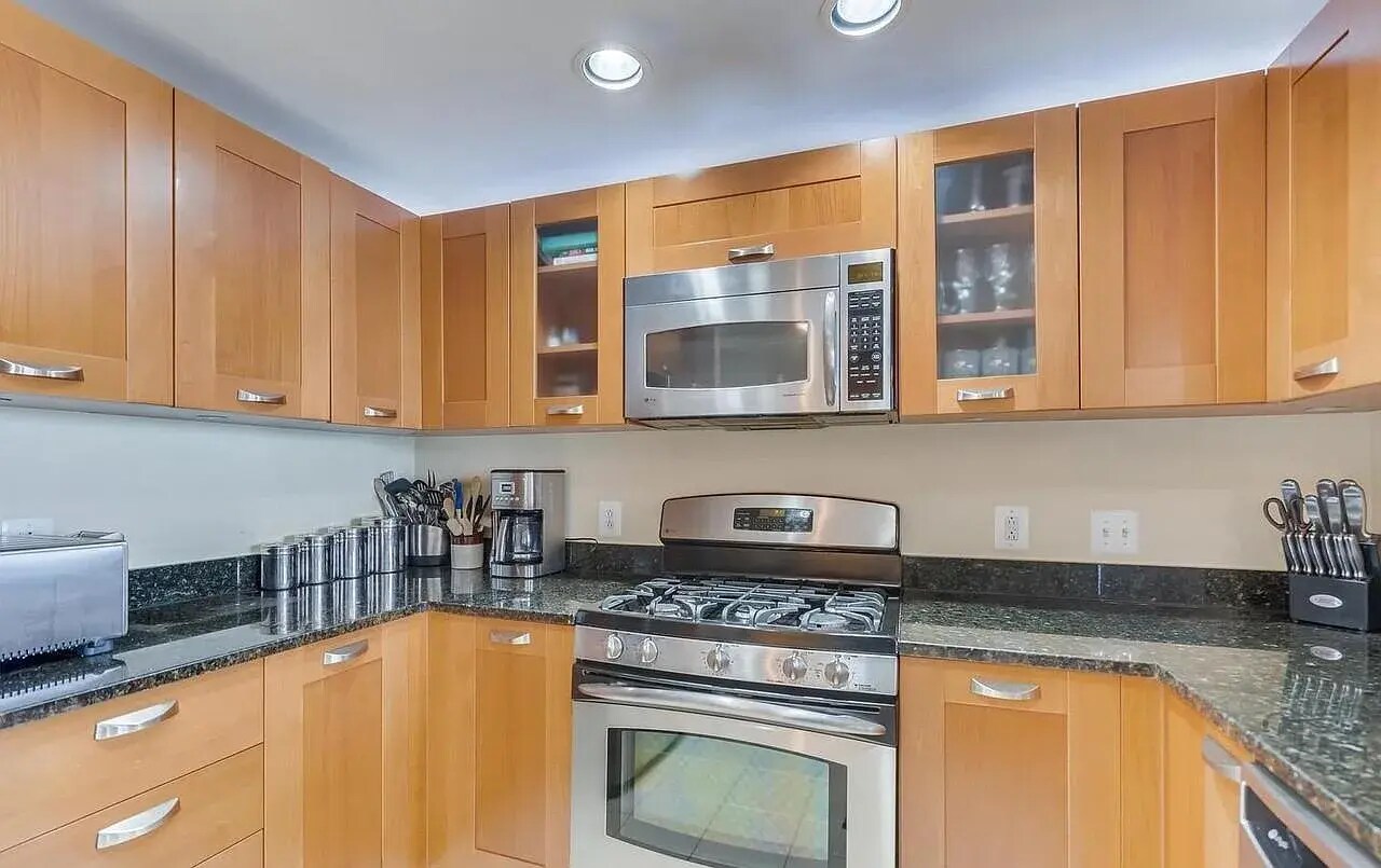 Building Photo - 2451 Midtown Ave