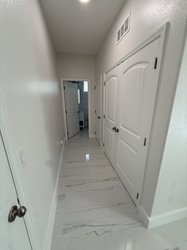 Building Photo - 5380 Oakbourne Ave