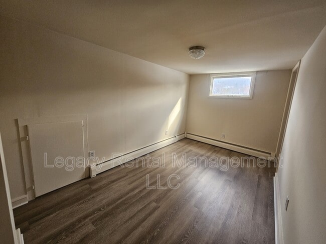 Building Photo - 168 S Main St