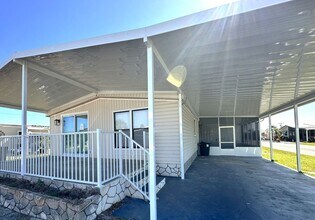 Building Photo - Stunning 2/2 Home in 55+ Leesure Village
