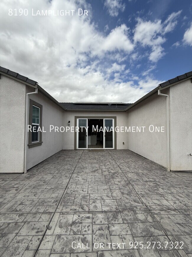 Building Photo - 8190 Lamplight Dr