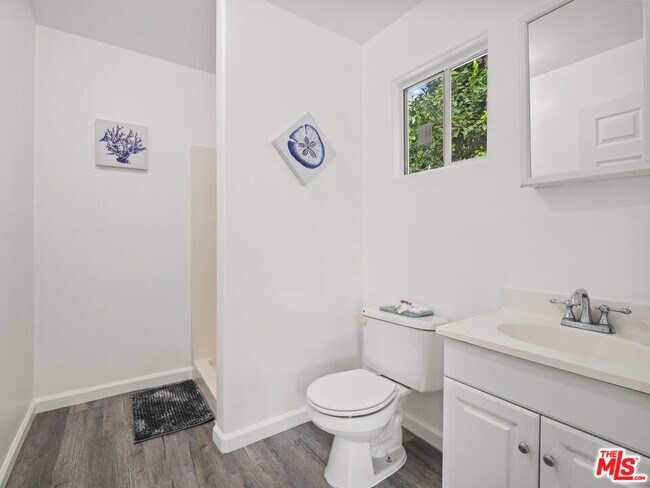 Building Photo - 482 S Sherbourne Dr
