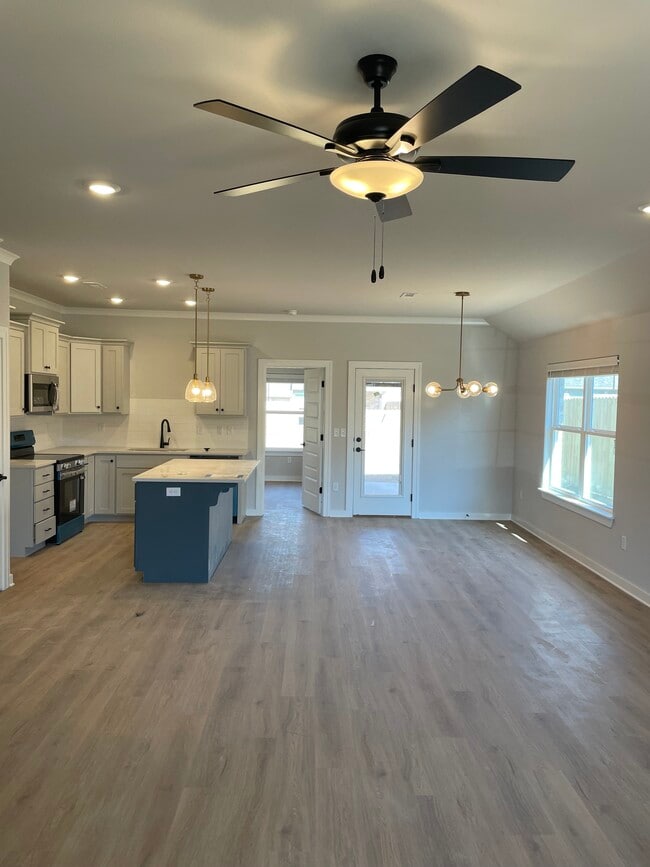 Building Photo - 1110 Maclaren Ave