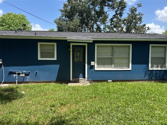 Building Photo - 5522 Thrush Dr